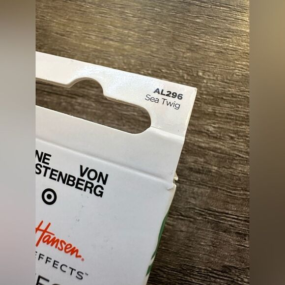 DVF x Target Sally Hansen Perfect Manicure Almond Shape Sea Twig Press Ons - Picture 5 of 5